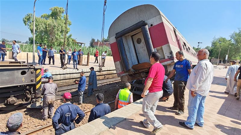 وزير النقل يتفقد موقع حادث خروج عربات قطار عن القضبان بمحطة محلة روح بطنطا