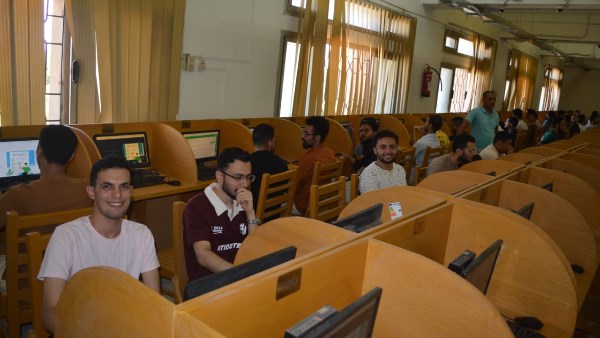 عميدا كليتي الطب بنين وبنات بأسيوط يتفقدان انطلاق أول امتحانات إلكترونية لطلاب الفرقة الخامسة