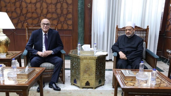 شيخ الأزهر يستقبل رئيس هيئة قضايا الدولة ويهنئه بمنصبه الجديد ويتمنى له التوفيق والسداد
