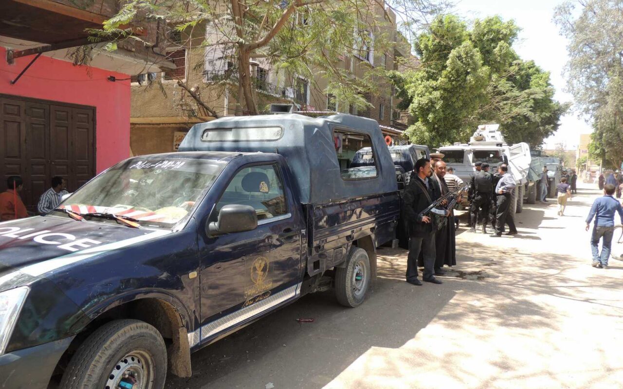 قتل معلما وأصاب شقيقيه .. مصرع عاطل فى تبادل إطلاق نار مع الشرطة بقنا