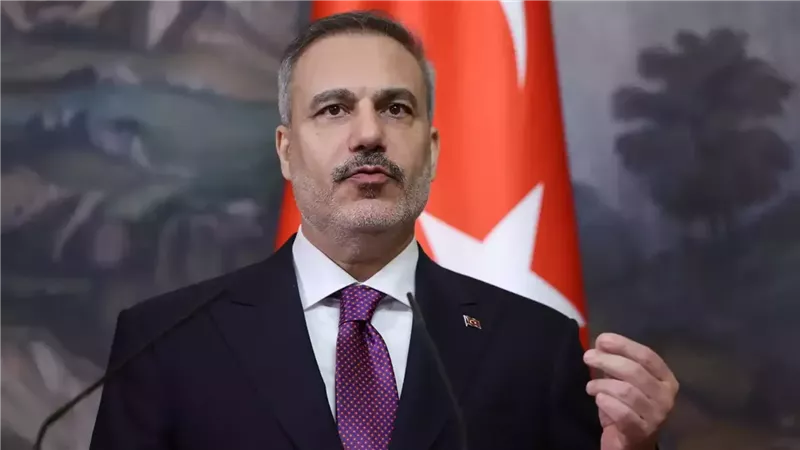 أصبحت عبئًا لا يُطاق على الإنسانية، وزير الخارجية التركي يهاجم إسرائيل