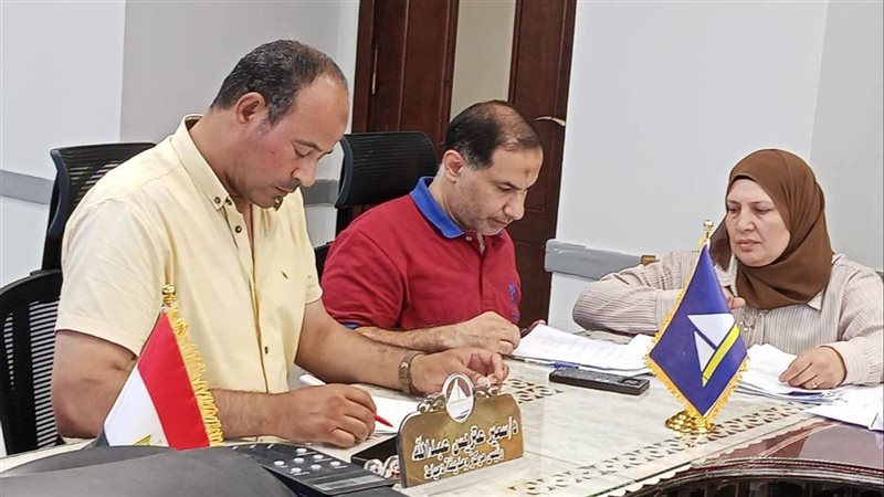 رئيس مدينة دمياط يلتقي المواطنين لبحث شكواهم في اليوم المفتوح