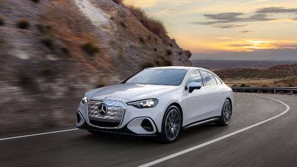 سيارة مصنوعة من البلاستيك.. مرسيدس تطرح C-Class الكهربائية