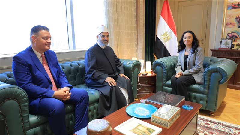 مايا مرسي تناقش مع اللجنة الدينية بالنواب تطوير برنامج مودة والأسر البديلة