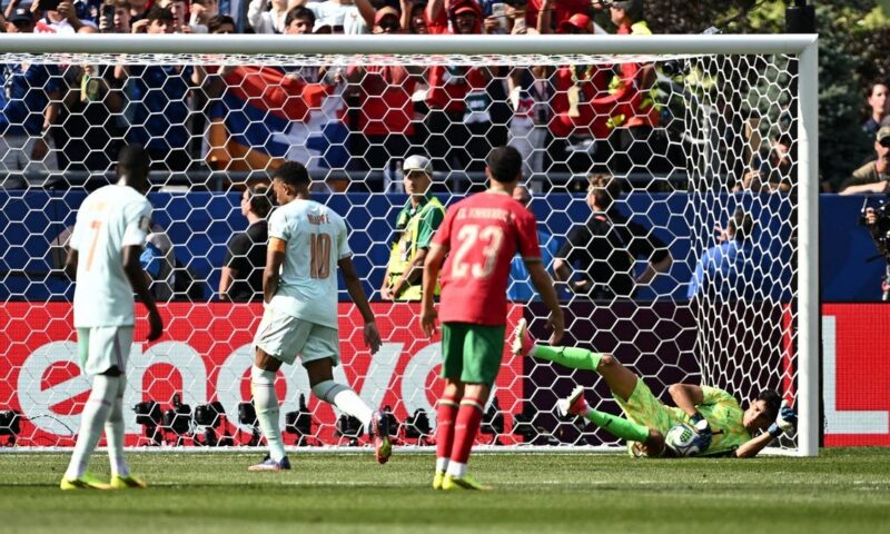 “الأخطبوط” بونو يضيف مبابي إلى قائمة ضحاياه في كأس العالم