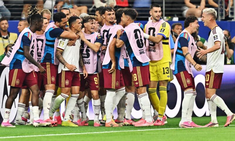 إسبانيا تسيطر على فرنسا وتبلغ نهائي كأس العالم