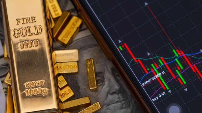 أخبار الاقتصاد اليوم: استقرار سعر الدولار بالبنوك المصرية، الذهب يتراجع والفضة تقفز عالميًا في يوم مليء بالمفاجآت