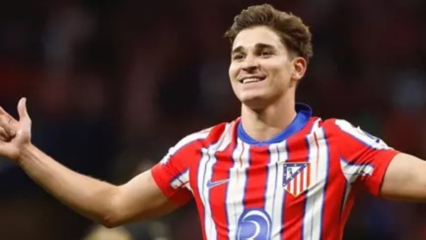 برشلونة ينتظر تحرك جوليان ألفاريز مع أتلتيكو مدريد لحسم الصفقة