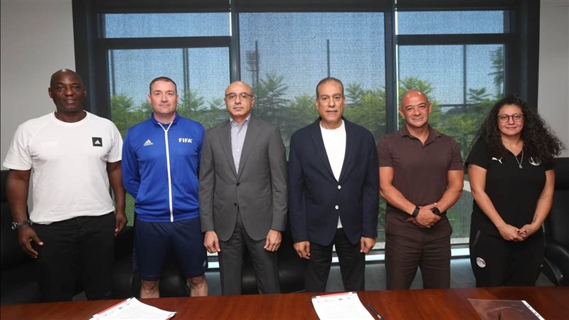اتحاد الكرة يوقع عقد تعيين مدرب المواهب بفيفا لقيادة برنامج تطوير اللاعبين