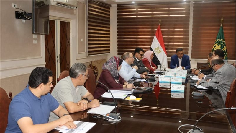 محافظ القليوبية يتابع الموقف التنفيذي لمشروعات مياه الشرب والصرف الصحي