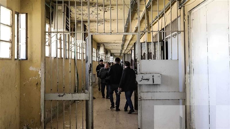 رويترز: 25 قتيلا و100 جريح في اشتباكات داخل سجن بسريلانكا