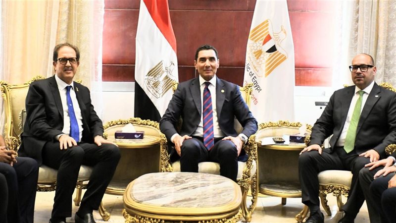 وزير الشباب يبحث مع رئيس الأنوكا زيادة ألعاب دورة أفريقيا المؤهلة لأولمبياد 2028