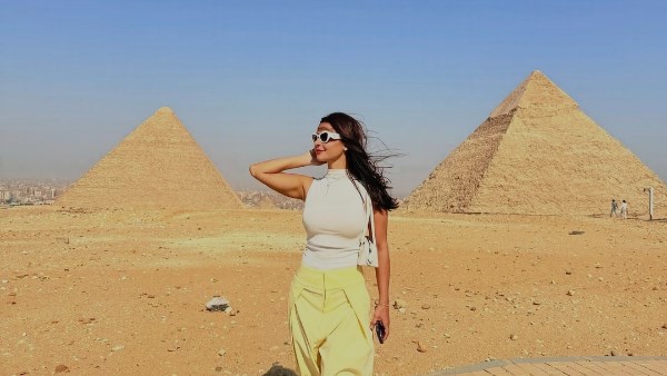 فستان ناعم .. رانيا منصور تستعرض جمالها