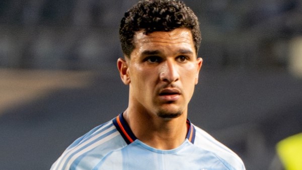 فرج عامر: دينامو زغرب يعلن انتقال منصف بقرار إلى الأهلي.. واللاعب في طريقه إلى القاهرة