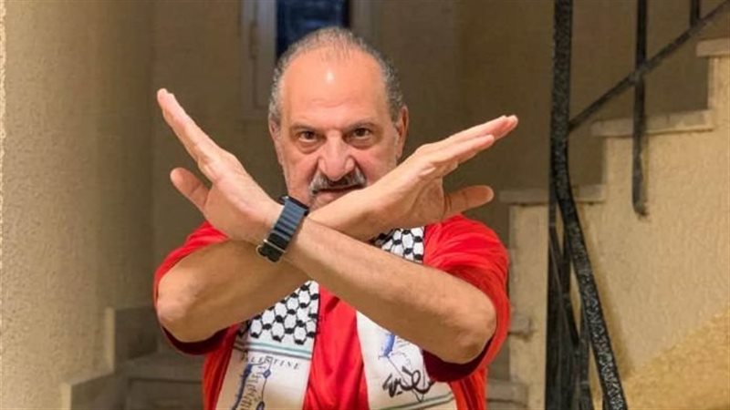 فلسطين قضيتنا، خالد الصاوي يوجه رسالة بظهوره مرتديا الوشاح الفلسطيني وتيشيرت منتخب مصر