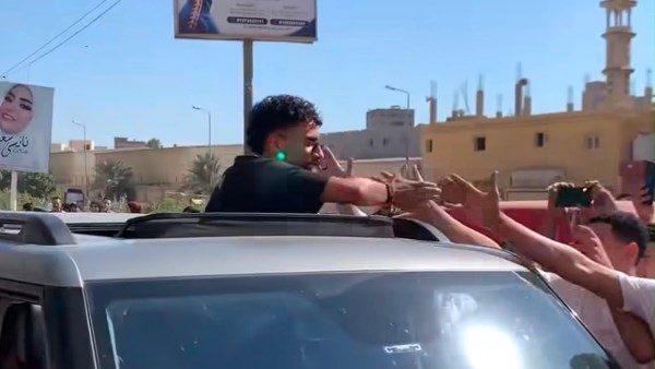 أهالي كفر الدوار يستقبلون مروان عطية بعد إنجاز المنتخب المصري في كأس العالم