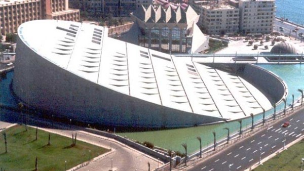 من محافظة الثغر إلى عاصمة الضباب .. رحلة طبيب مصري في لقاء بمكتبة الإسكندرية