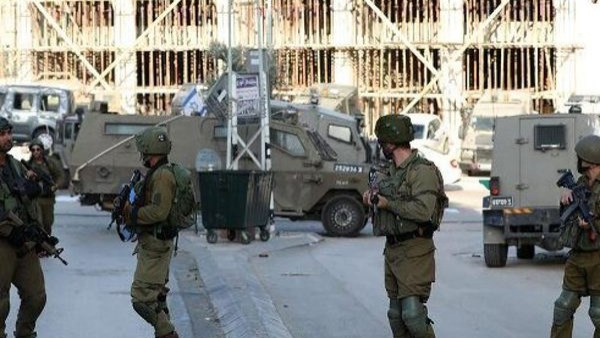 قوات الاحتلال الإسرائيلي تقتحم مخيم قلنديا شمالي القدس وأطلقت قنابل الغاز