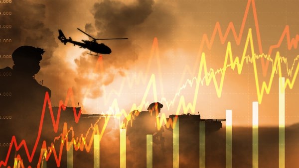 مصطفى أبو شامة: الشرق الأوسط يمر بمرحلة شديدة التعقيد.. وتشابك الملفات يصعّب قراءة المشهد