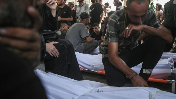 استشهاد 4 فلسطينيين في غارة إسرائيلية على منزل بدير البلح وسط قطاع غزة