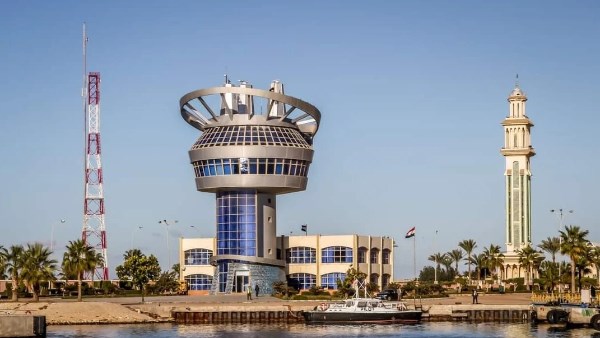 ميناء دمياط يستقبل سفينة الحاويات العملاقة “METTE MAERSK” بمحطة تحيا مصر 1