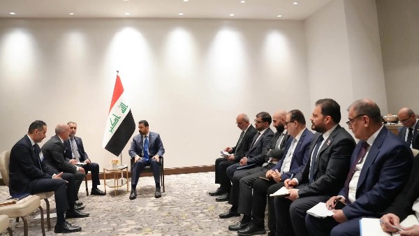 العراق يبحث مع كبرى شركات الطاقة العالمية توسيع الاستثمار بقطاعي النفط والغاز