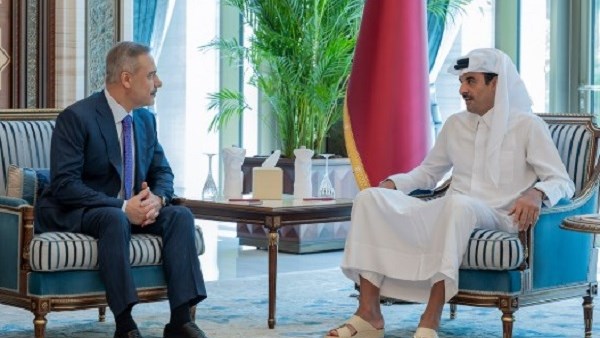 أمير قطر ووزير الخارجية التركي يبحثان علاقات التعاون وجهود خفض التصعيد بالمنطقة