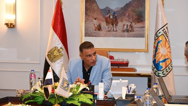 محافظ جنوب سيناء يوجه سرعة الانتهاء من جميع الاستعدادات الفنية بمنظومة “تاكسي شرم الشيخ” الذكية للتشغيل التجريبي