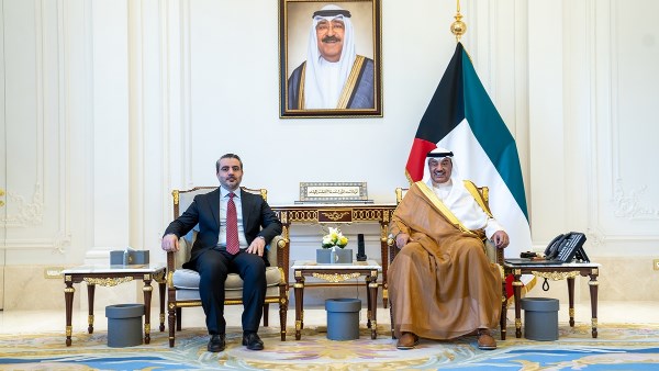 ولي عهد الكويت يبحث مع وزير الخارجية السوري تعزيز أوجه التعاون الثنائي