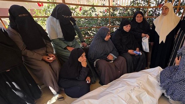 استشهاد 3 فلسطينيين بقصف الاحتلال الإسرائيلي مركبة جنوب قطاع غزة