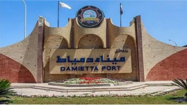 ميناء دمياط يبحث مع (بنينسولا) العالمية تعزيز خدمات تموين السفن والتوجه نحو الوقود الأخضر