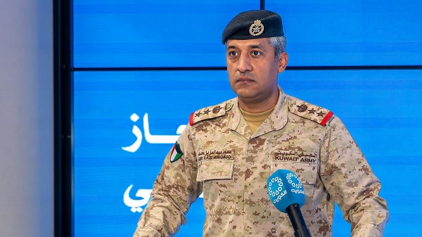 “الدفاع الكويتية”: تدمير مسيرات إيرانية داخل المجال الجوي للبلاد استهدفت منشآت حيوية وعسكرية