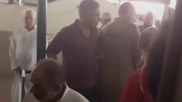 سيدة تقتحم مسجدًا في عين شمس وتعتدي على المصلين أثناء الصلاة
