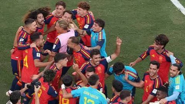 احتفالات منتخب إسبانيا بعد التتويج بكأس العالم 2026