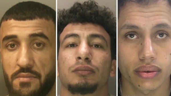 بينهم مصريان.. بريطانيا تسجن 3 طالبي لجوء بعد اغتــصاب امرأة على شاطئ برايتون