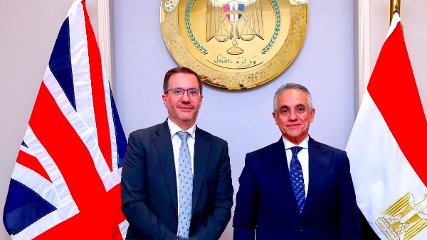 وزير العدل يستقبل سفير المملكة المتحدة بالقاهرة