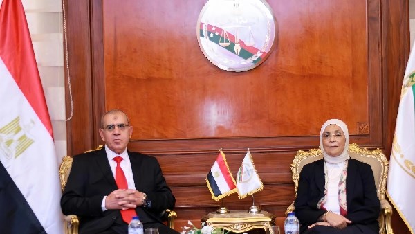 النيابة الإدارية تستقبل رئيس مجلس القضاء الأعلى لتهنئة المستشارة هدى عيسى بمنصبها الجديد