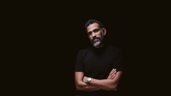 بعد نجاح “وأنتِ جنبي” و”ألوان” و”مولعينها”.. إيهاب عبد الواحد ومصطفى حدوتة يحتفلان بثلاثية الموسم