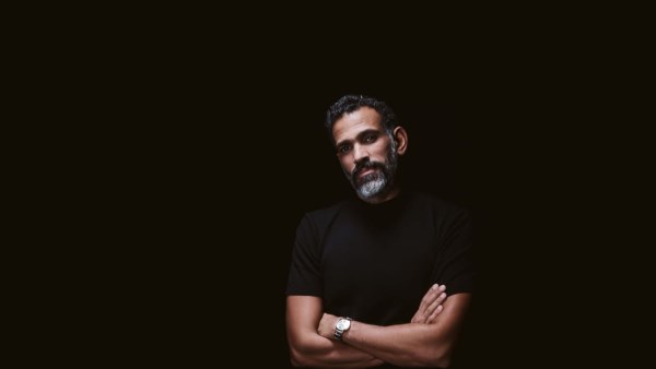 بعد نجاحاته مع أنغام وعمرو دياب وتامر حسني.. إيهاب عبد الواحد يواصل تألقه بأغنية “أمل ضعيف” لأحمد بتشان