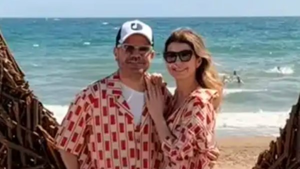بيرين سات وكنان دوغولو يحتفلان بمرور 12 عاماً على زواجهما برسائل رومانسية