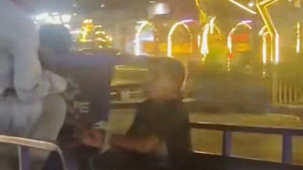 فيديو متداول يثير الجدل.. مطالبات لوزارة الداخلية بفحص واقعة طفل مكبل داخل تروسيكل