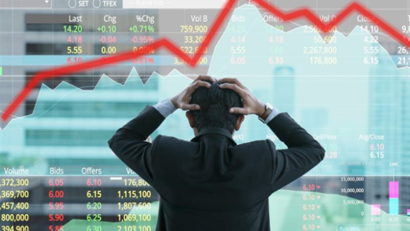 بعد الهجمات الأمريكية على إيران.. النفط يقود موجة التقلبات في الأسواق العالمية.. وتأرجح أسعار الذهب مع ارتفاع الدولار