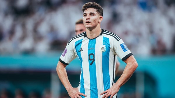 ألفاريز يوجه رسالة لجماهير الأرجنتين بعد خسارة لقب كأس العالم: سننهض من جديد