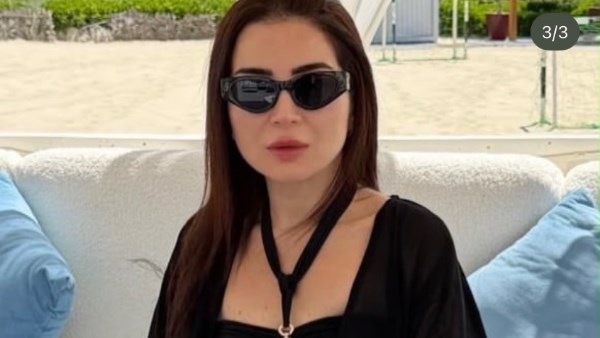 بإطلالة صيفية.. مي عز الدين تخطف الأنظار بالأسود على البحر