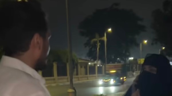 هي دي اللي سبت مراتك وولادك علشانها؟.. فيديو مشادة في الشارع يثير الجدل وبلاغ ينتظر تحرك الداخلية