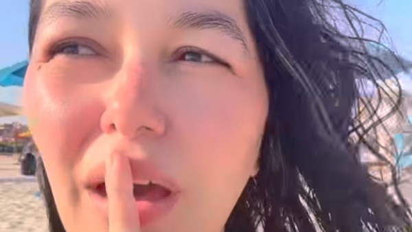 نجاة الإعلامية خلود زهران وابنتها من حادث غرق بالساحل الشمالي.. تفاصيل