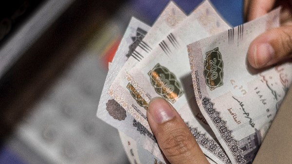 تعمل بالخارج أو في إجازة بدون أجر؟.. قانون التأمينات يحسم قواعد سداد الاشتراكات
