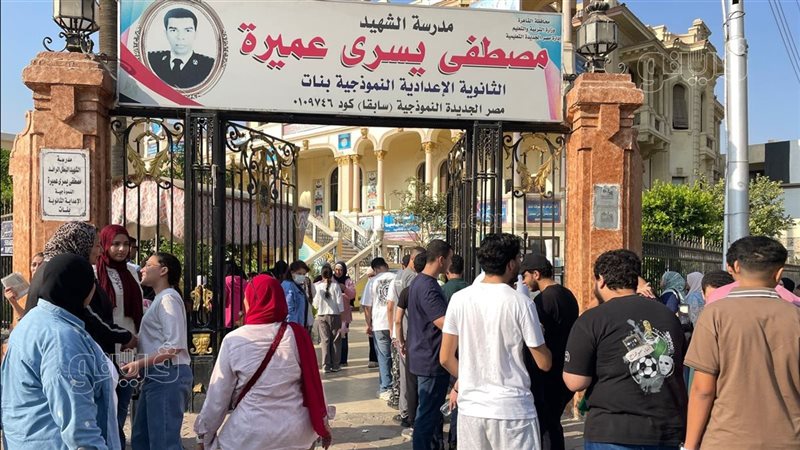 بدء توافد طلاب الثانوية العامة على اللجان لأداء امتحان اللغة الأجنبية الأولى