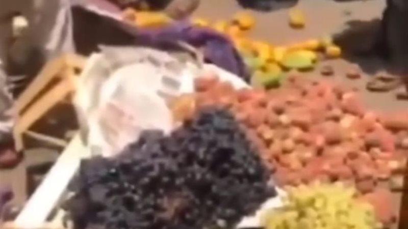 أول رد من محافظة القليوبية بعد تداول فيديو لرئيس مدينة طوخ يلقي بضاعة في الشارع