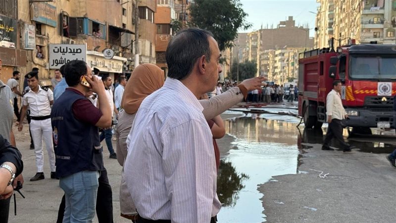 محافظ سوهاج يتابع جهود السيطرة على حريق برج معهد الاتصالات (صور)